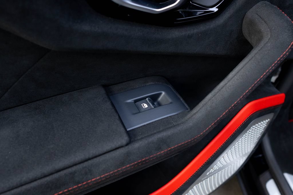 Used 2024 Lamborghini Urus Performante AWD/4WD image 72