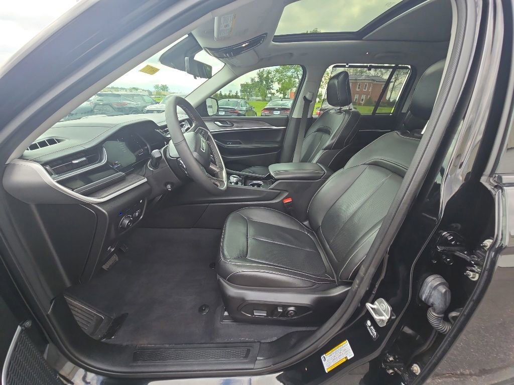 Used 2022 Jeep Grand Cherokee Limited 4xe w/ Luxury Tech Group II AWD/4WD image 13