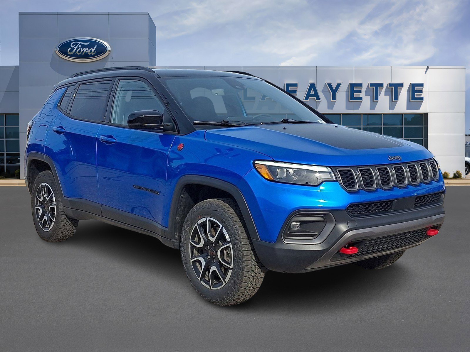 Used 2025 Jeep Compass Trailhawk w/ Trailhawk Elite Group image 1