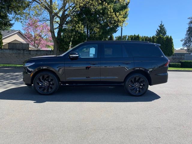 New 2026 Lincoln Navigator Reserve AWD/4WD image 2