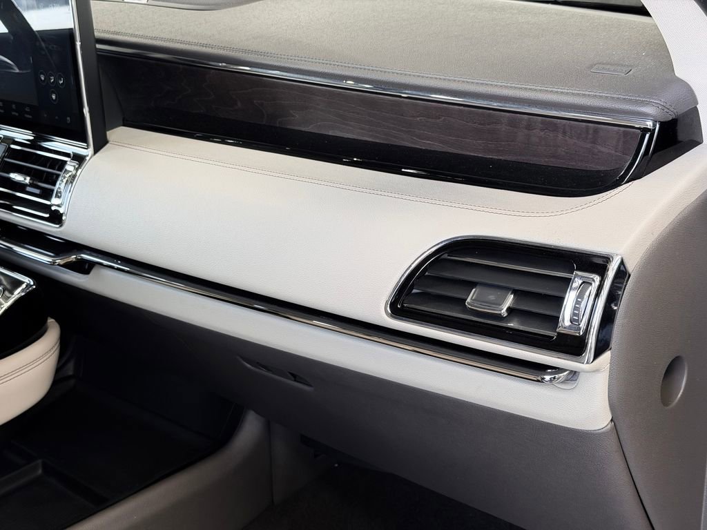 Used 2023 Lincoln Navigator Reserve AWD/4WD image 29