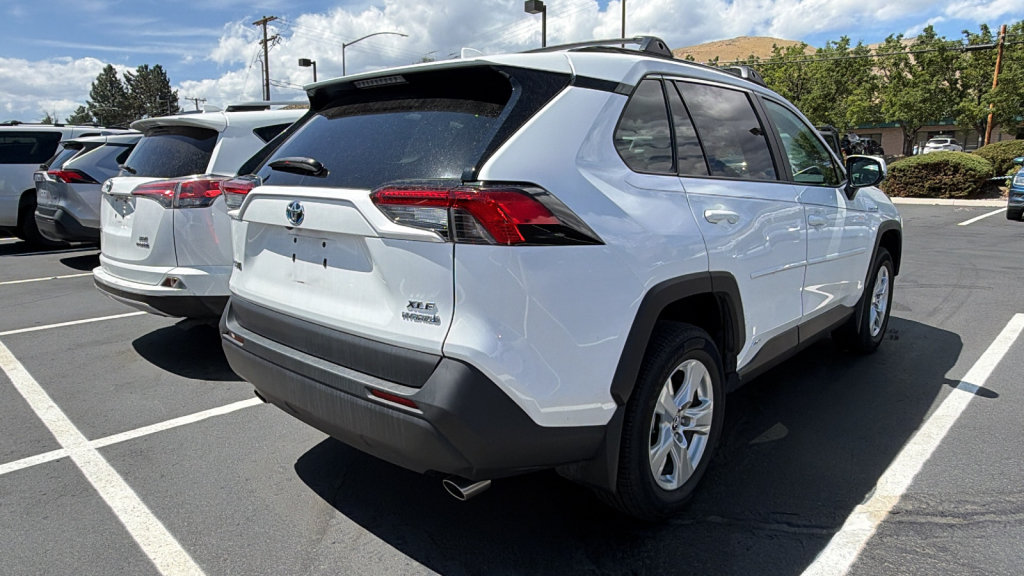 Used 2020 Toyota RAV4 XLE w/ Convenience Package AWD/4WD image 2