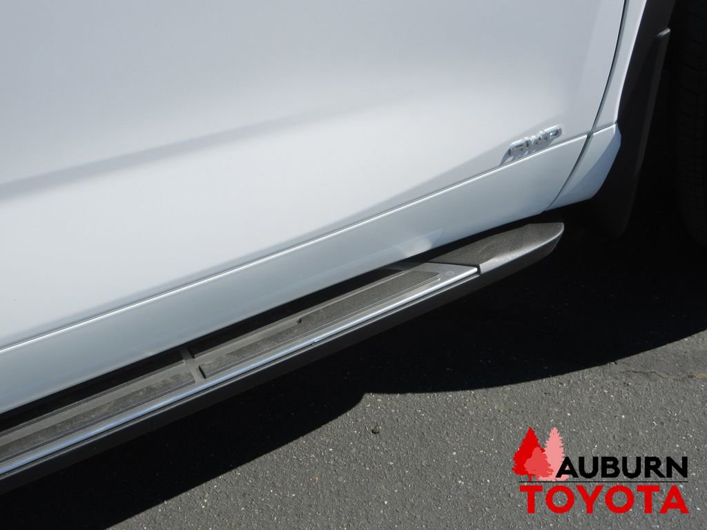 New 2026 Toyota Highlander Platinum image 3