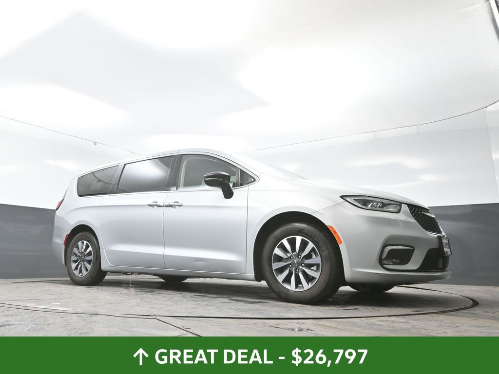 Used 2024 Chrysler Pacifica Select image 54