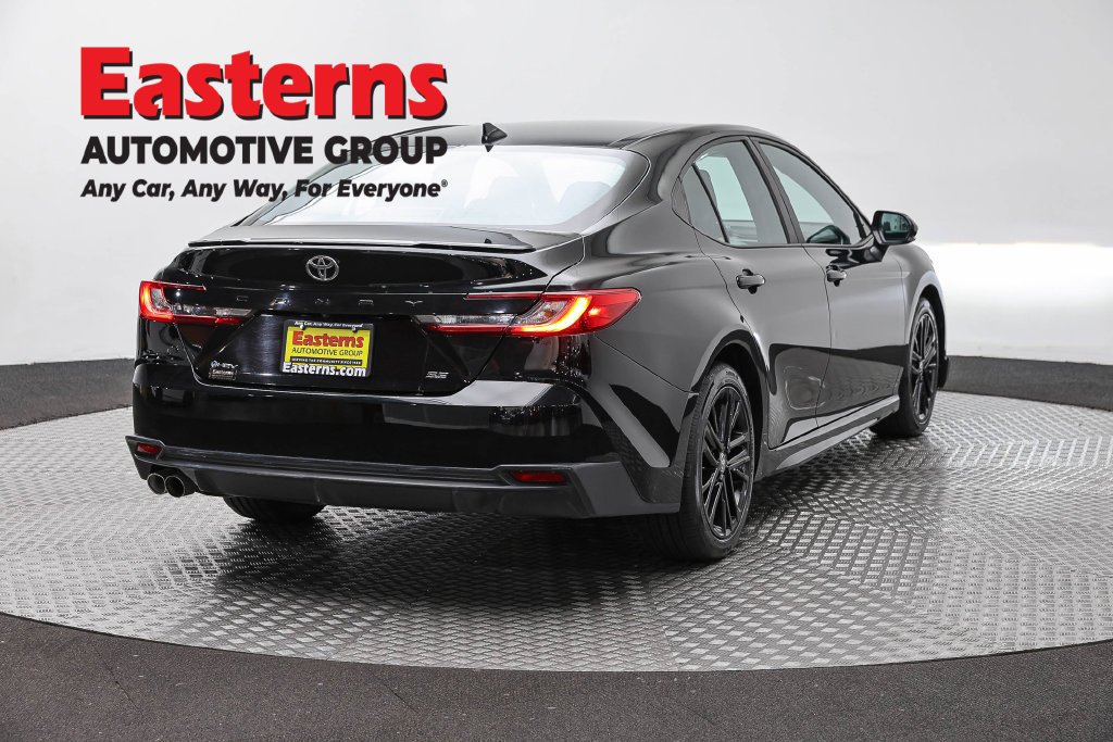 Used 2025 Toyota Camry SE FWD image 6