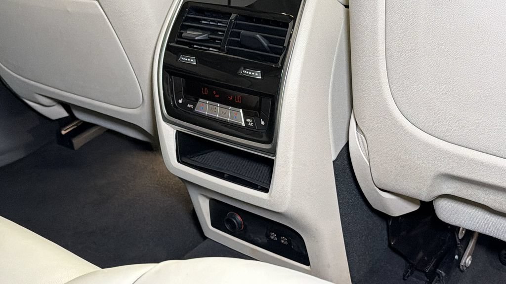 Used 2021 BMW X7 xDrive40i w/ Premium Package AWD/4WD image 15