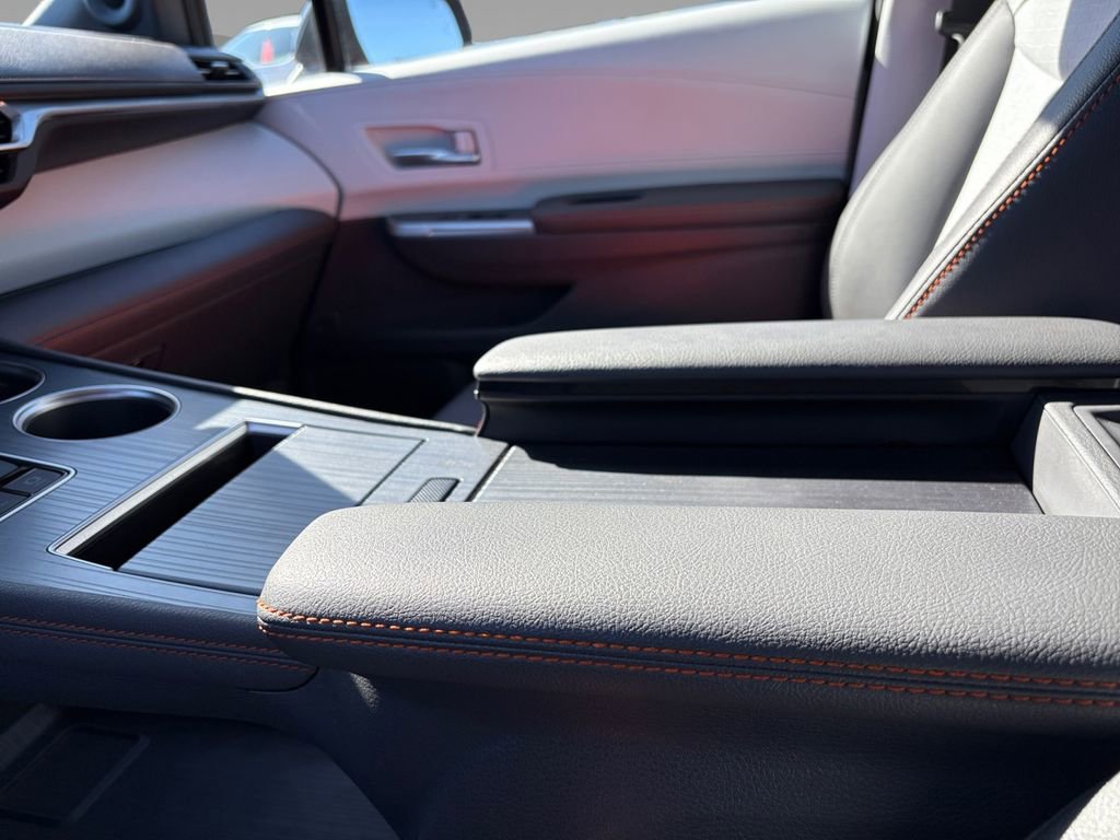 Used 2023 Toyota Sienna XSE image 2