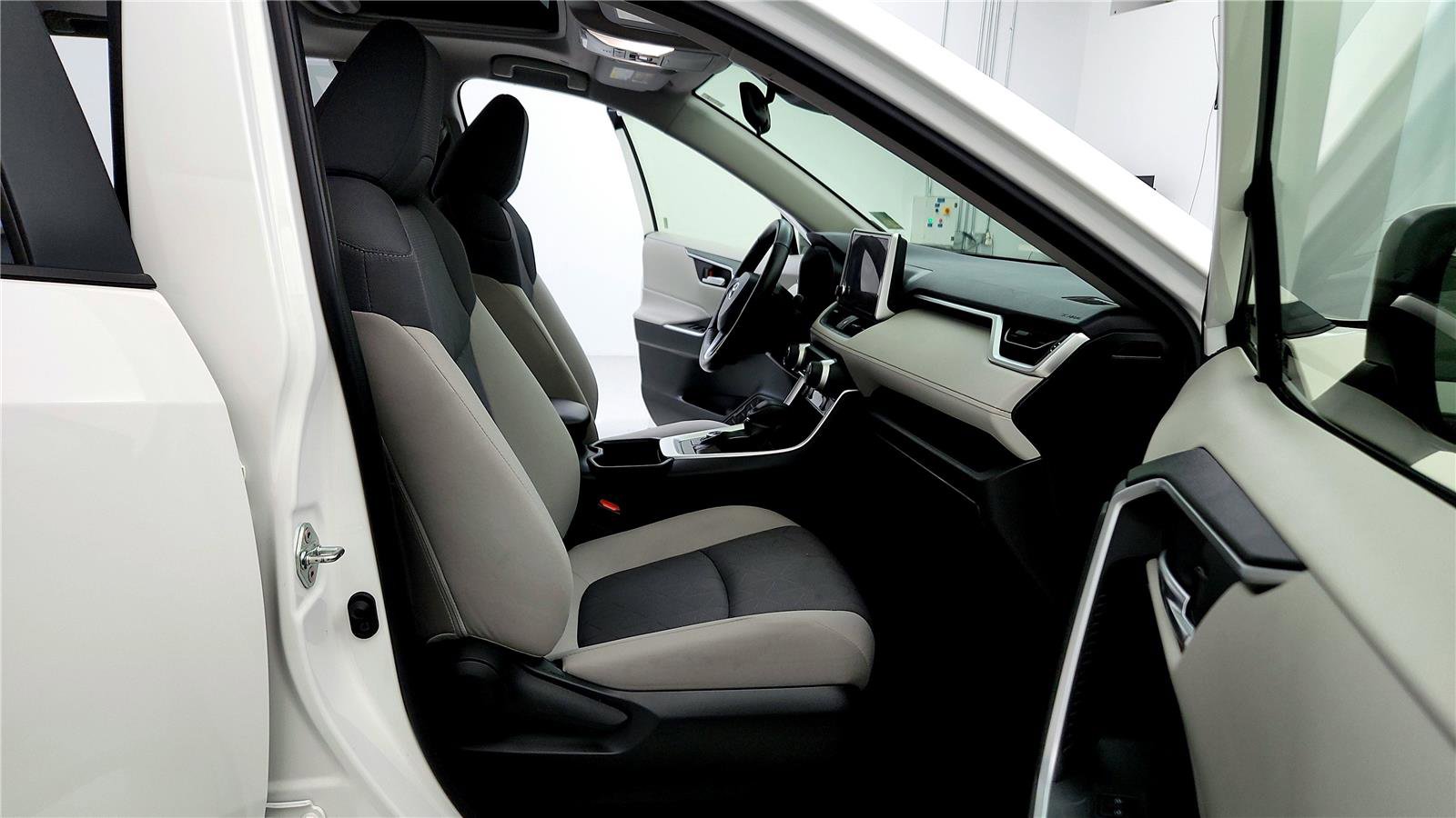 Certified 2023 Toyota RAV4 XLE w/ Convenience Package image 17