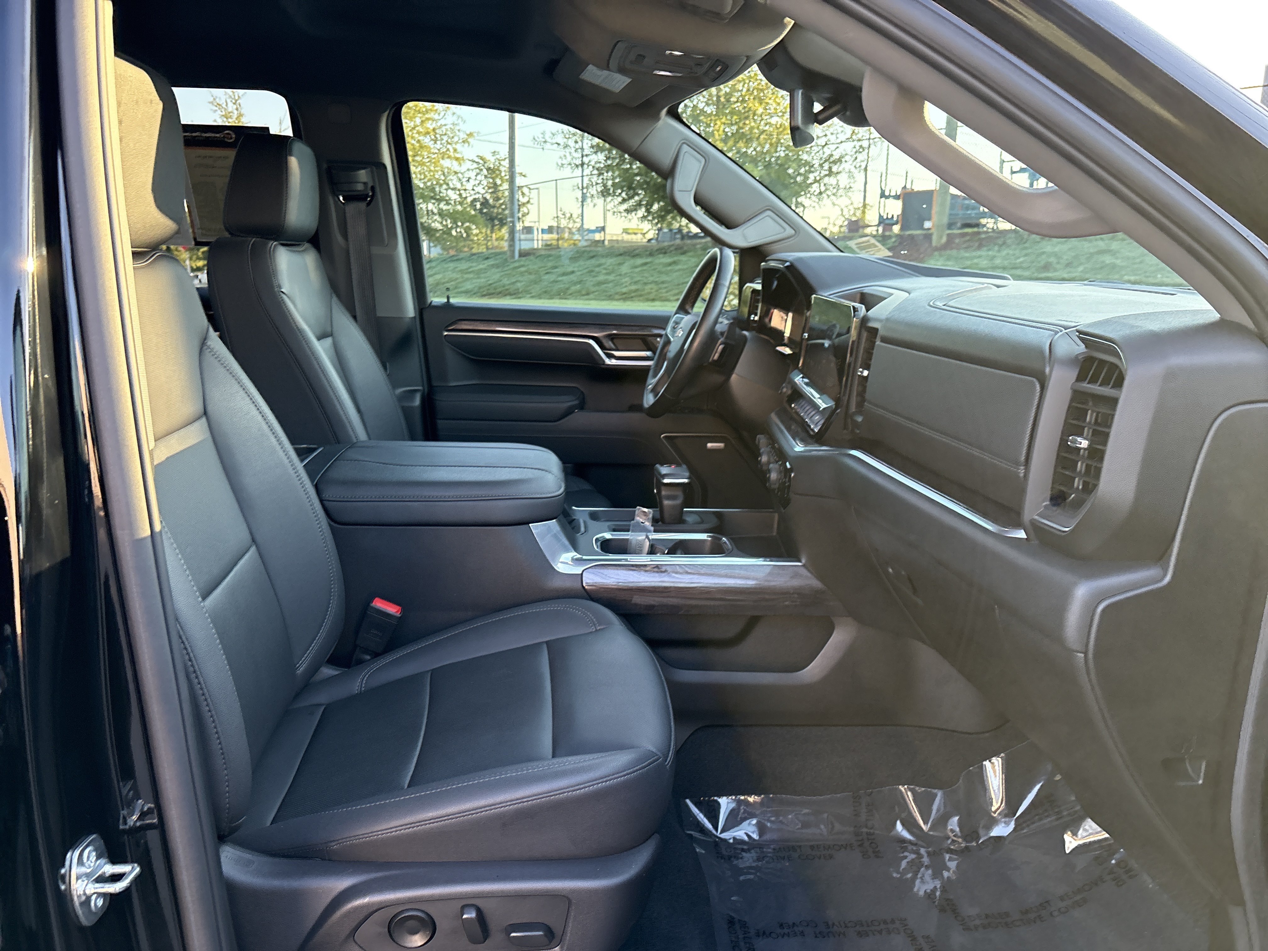 Used 2025 Chevrolet Silverado 1500 LTZ w/ LTZ Convenience Package II AWD/4WD image 24