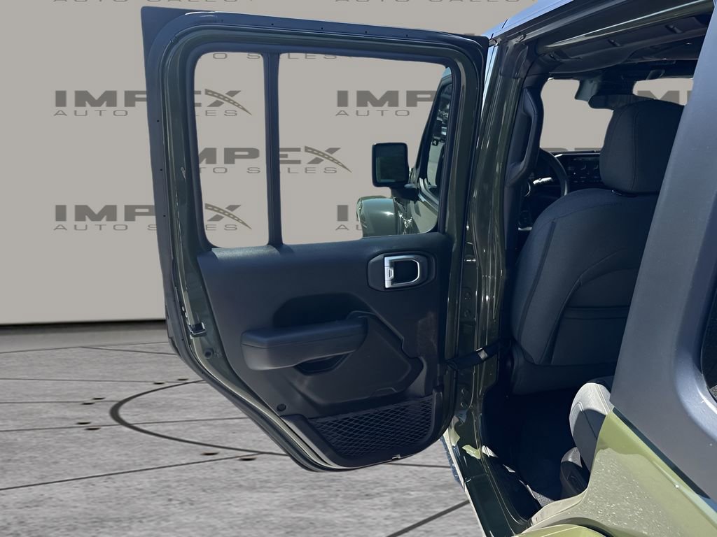 Used 2024 Jeep Wrangler Unlimited w/ Convenience Group AWD/4WD image 28