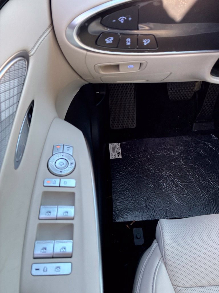 New 2027 Genesis GV70 2.5T Select AWD/4WD image 25