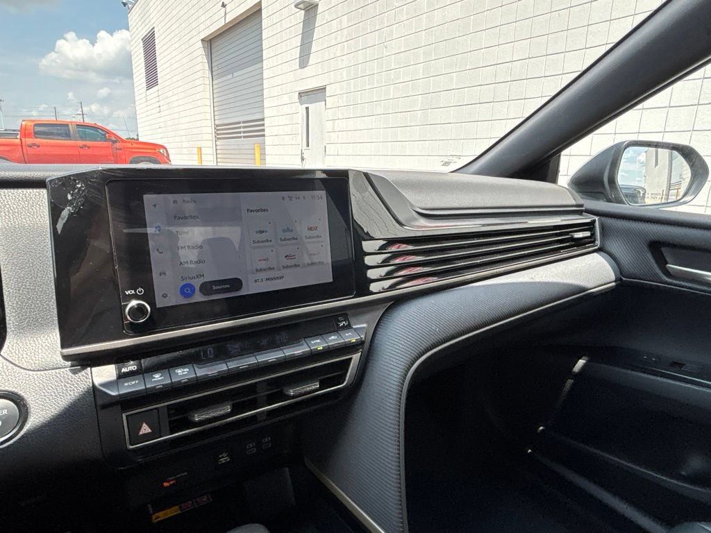 Used 2025 Toyota Camry SE FWD image 16