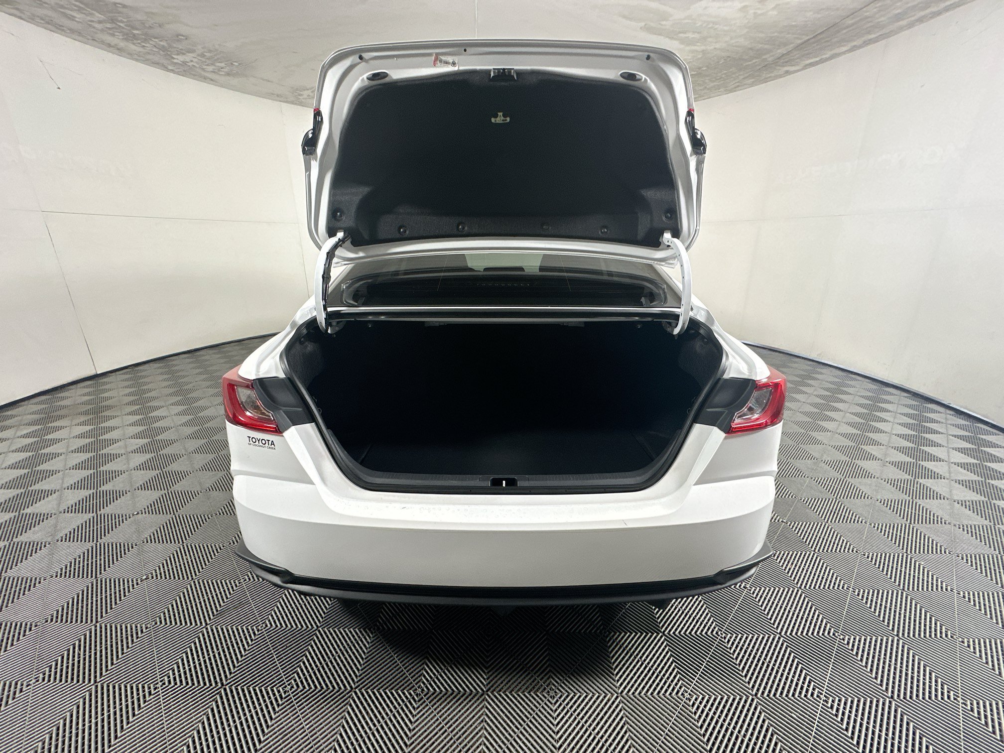 Certified 2026 Toyota Camry SE FWD image 31