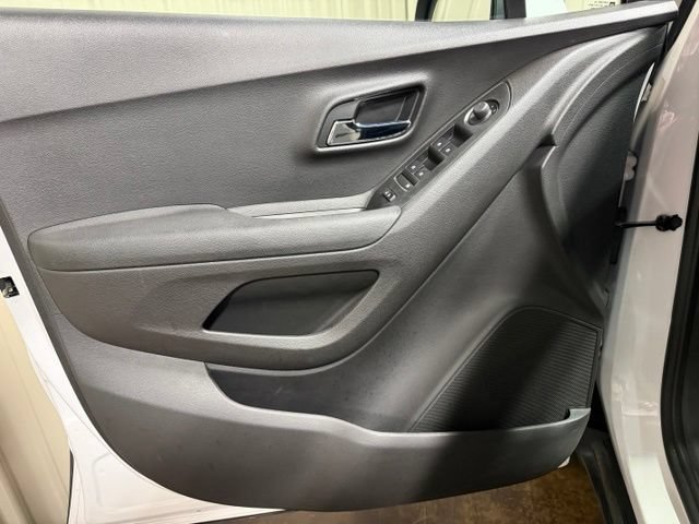Used 2020 Chevrolet Trax LS w/ Tint and Cruise Package FWD image 11