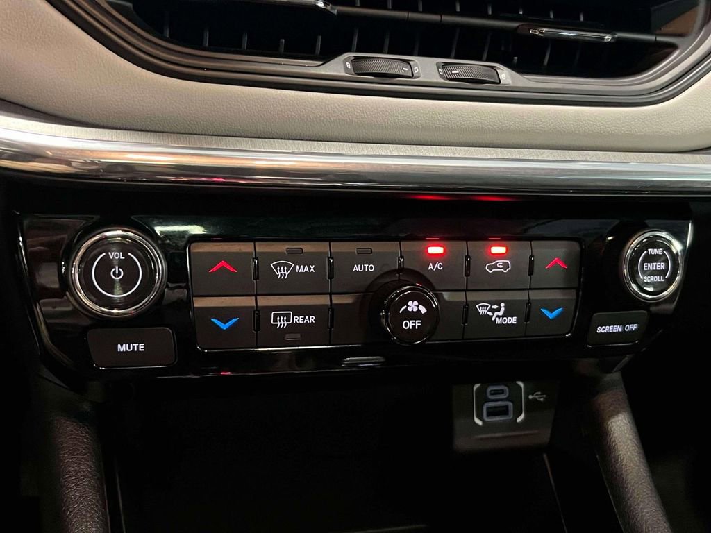 Used 2022 Jeep Compass Limited w/ Sun and Sound Group AWD/4WD image 32