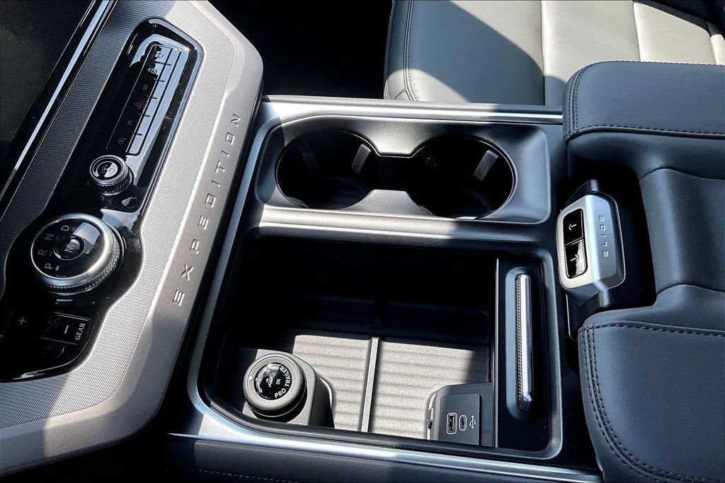 New 2026 Ford Expedition Active RWD image 8