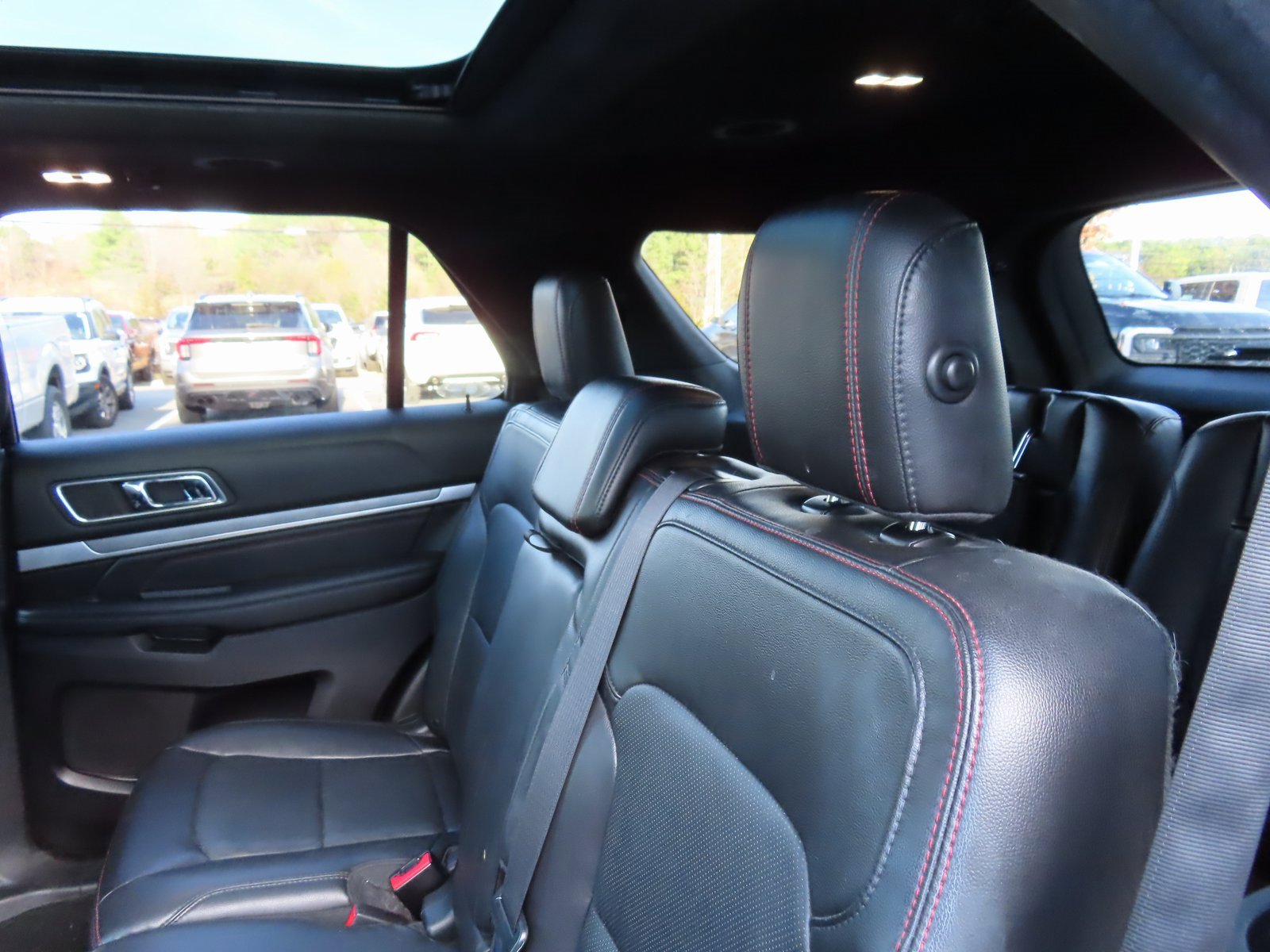 Used 2018 Ford Explorer Sport w/ Equipment Group 401A image 28