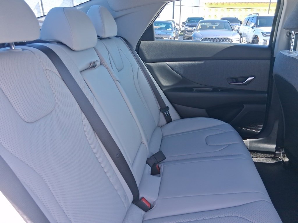 New 2025 Hyundai Elantra Limited image 13