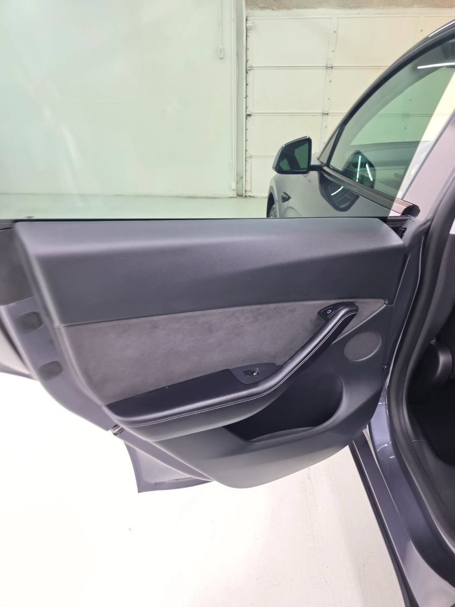 Used 2021 Tesla Model Y Long Range AWD/4WD image 26