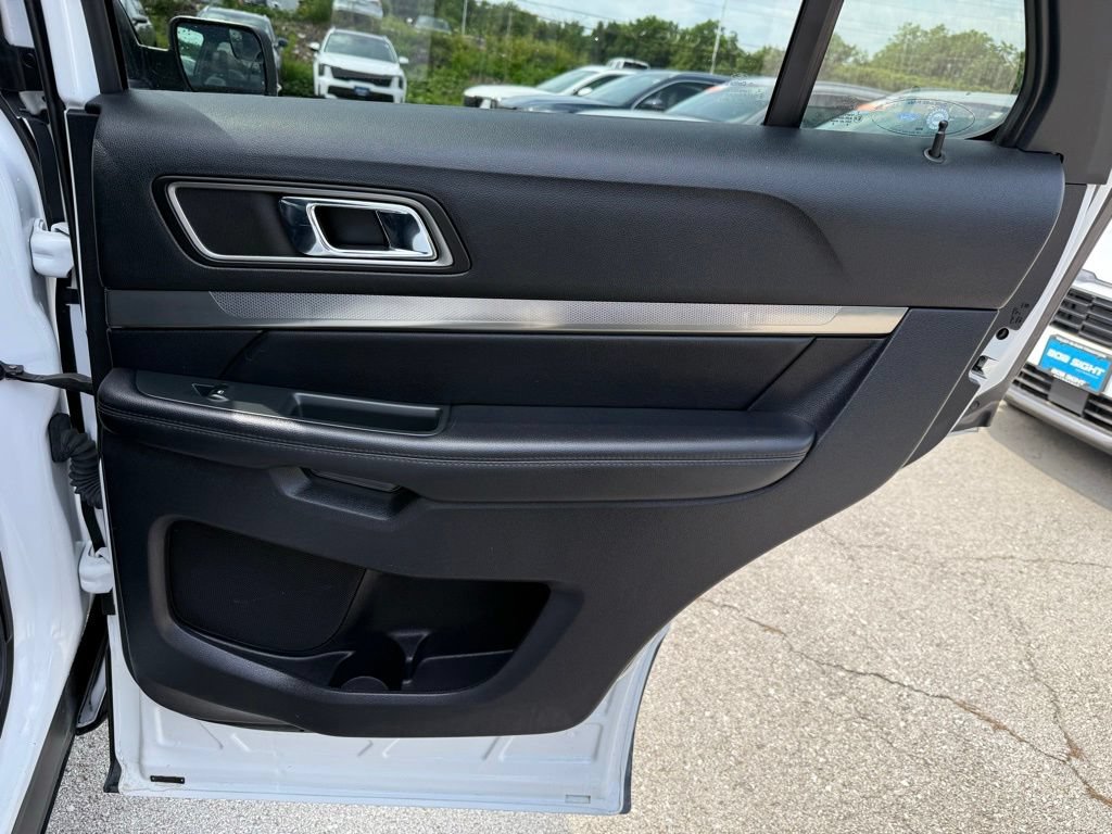 Used 2018 Ford Explorer XLT w/ Equipment Group 202A AWD/4WD image 22