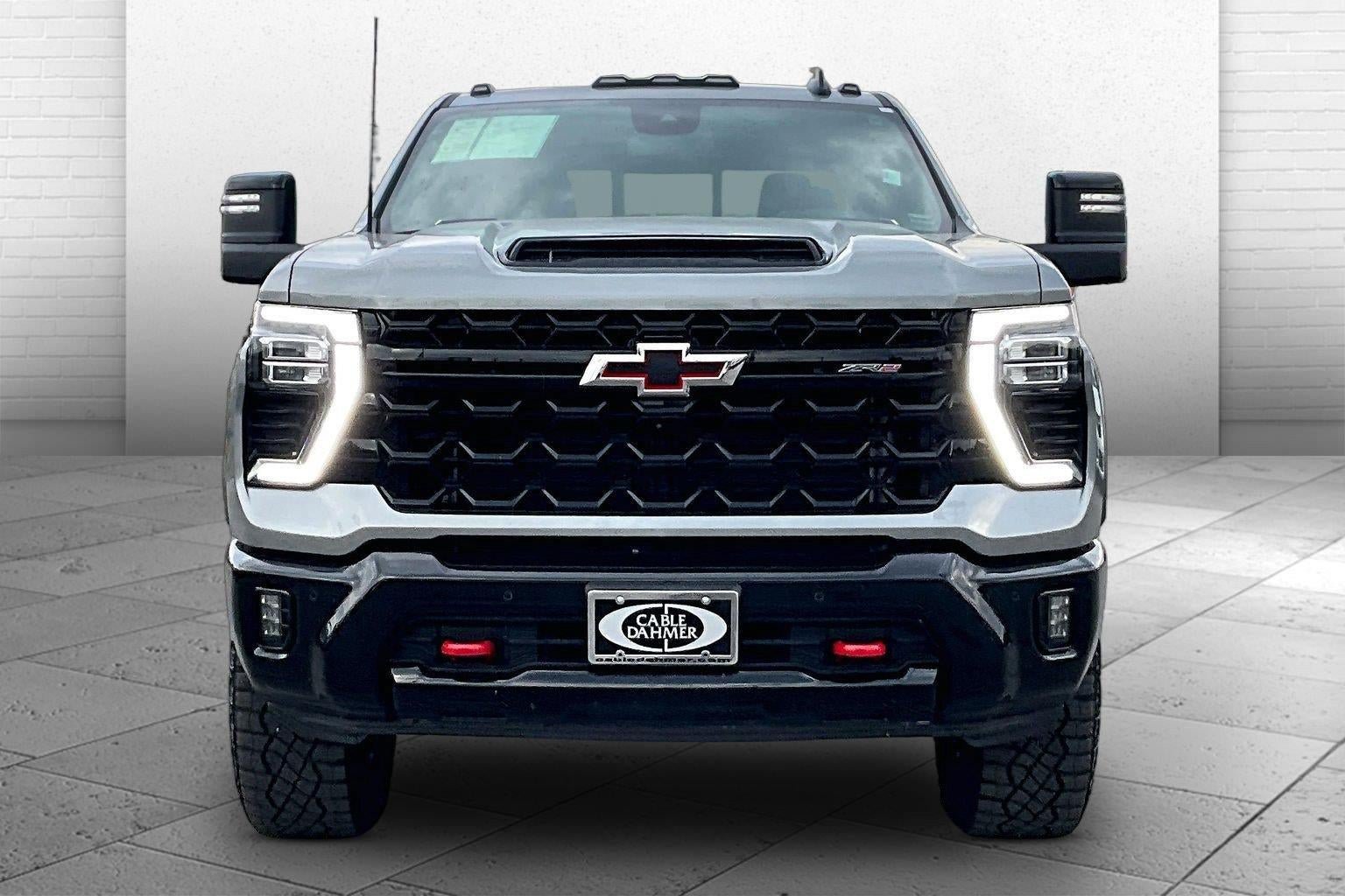 Used 2025 Chevrolet Silverado 2500 ZR2 AWD/4WD image 2