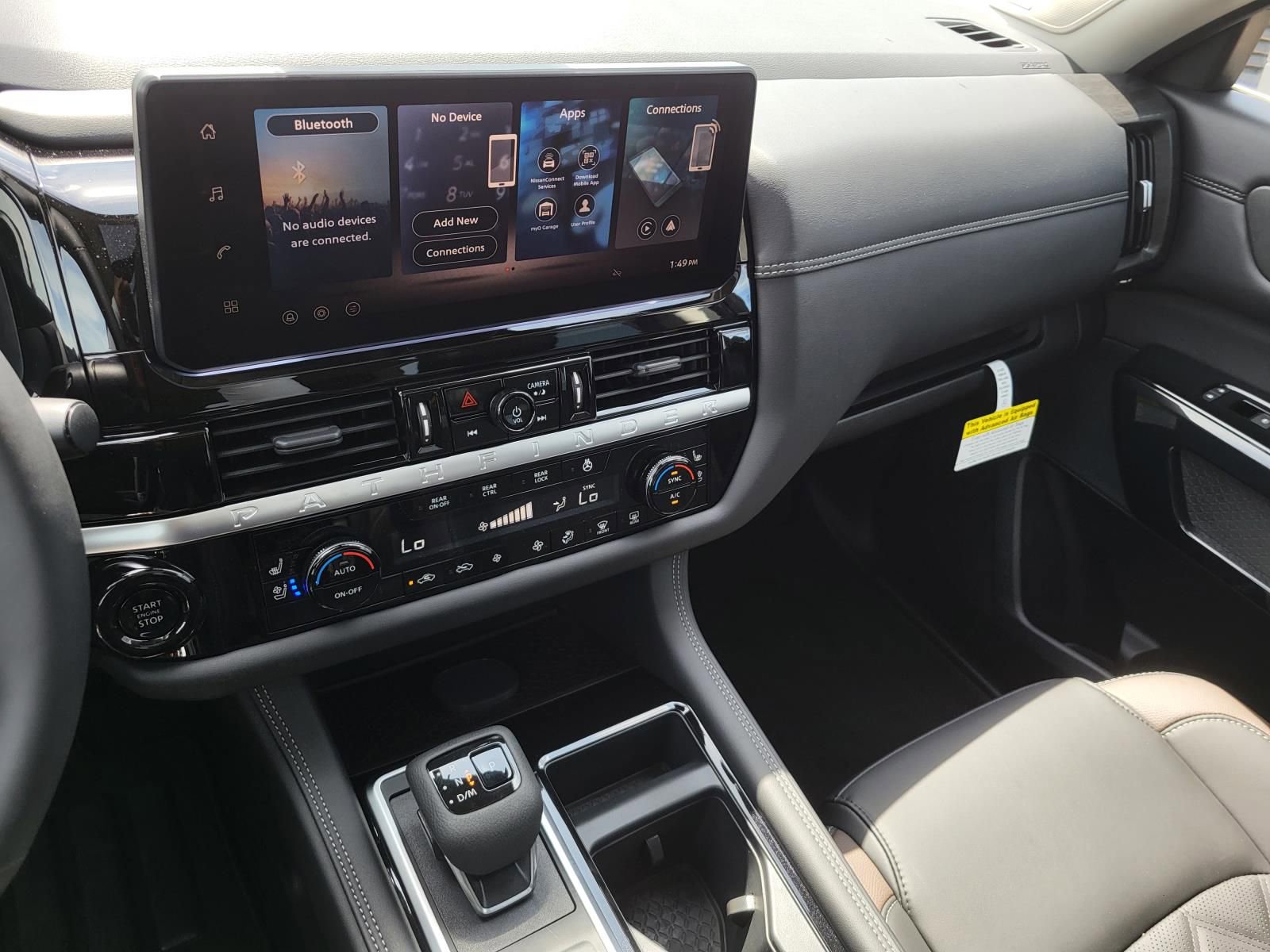 New 2026 Nissan Pathfinder Platinum FWD image 3