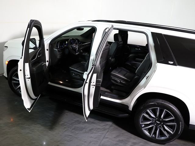 Used 2022 Cadillac Escalade Sport w/ Heavy-Duty Trailer Package AWD/4WD image 5