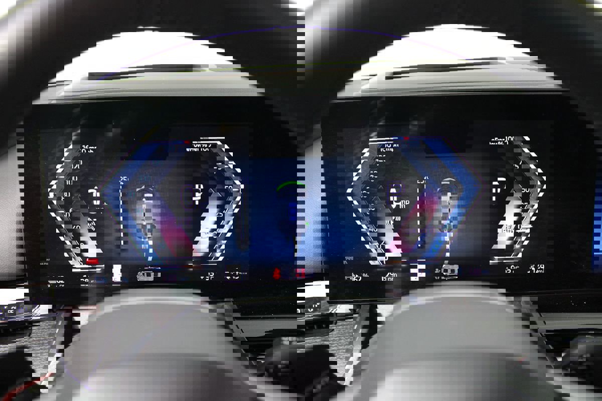 Used 2025 BMW i5 eDrive40i w/ M Sport Package image 7