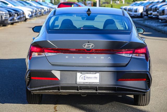 New 2026 Hyundai Elantra SE FWD image 8