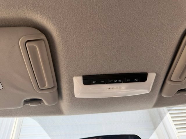 Used 2019 Nissan Kicks S FWD image 28