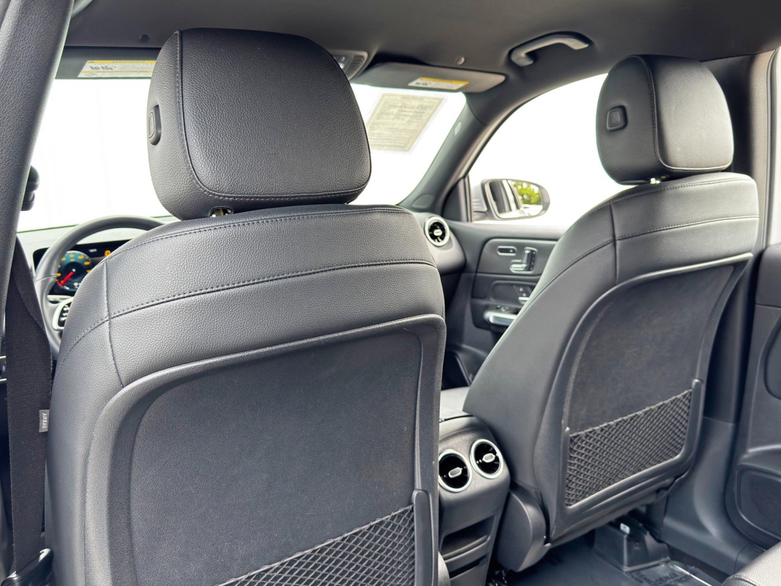 Used 2021 Mercedes-Benz GLB 250 4MATIC w/ Premium Package image 35