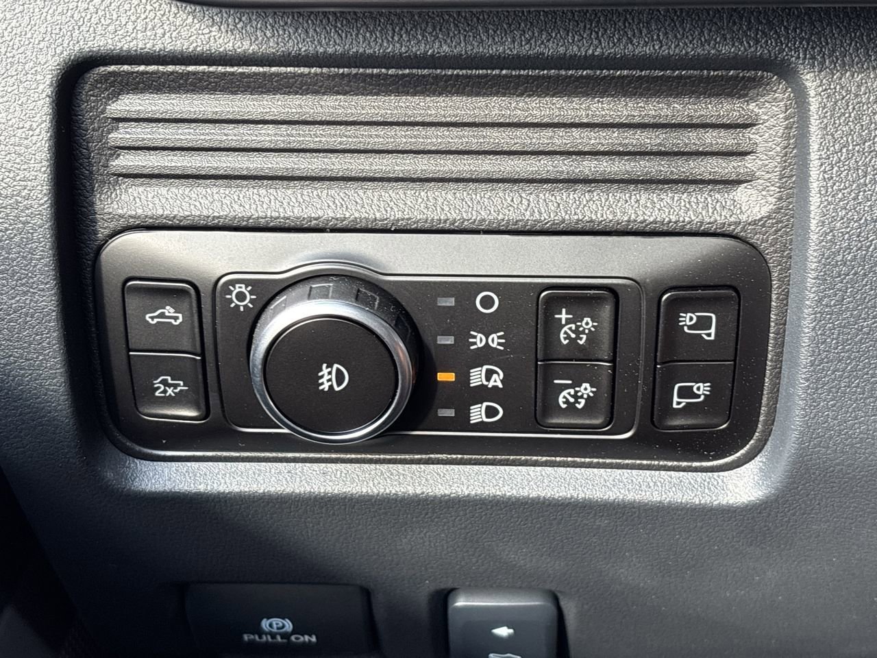 New 2026 Ford F250 Lariat w/ Black Appearance Package image 31