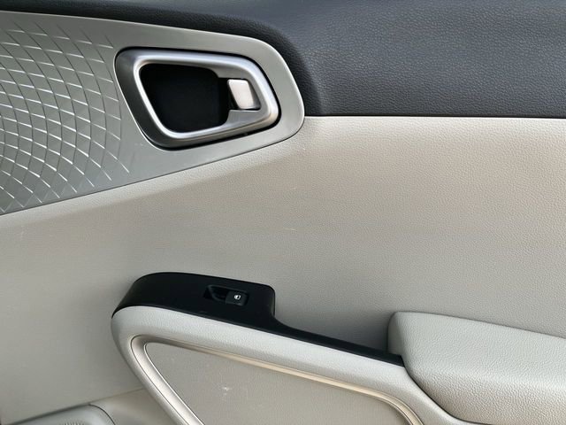 Used 2023 Kia Soul LX w/ LX Technology Package image 22