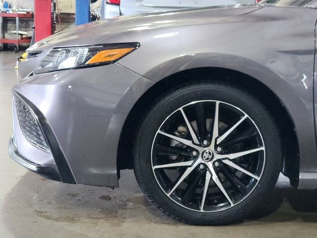 Used 2022 Toyota Camry SE FWD image 7