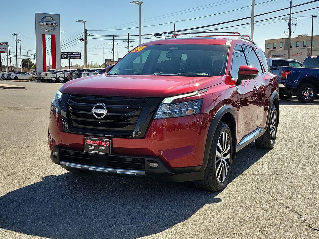 Used 2024 Nissan Pathfinder Platinum w/ Black Appearance Package FWD image 4