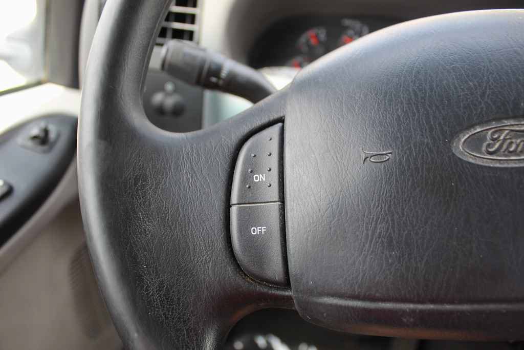 Used 2001 Ford F250 Lariat RWD image 17