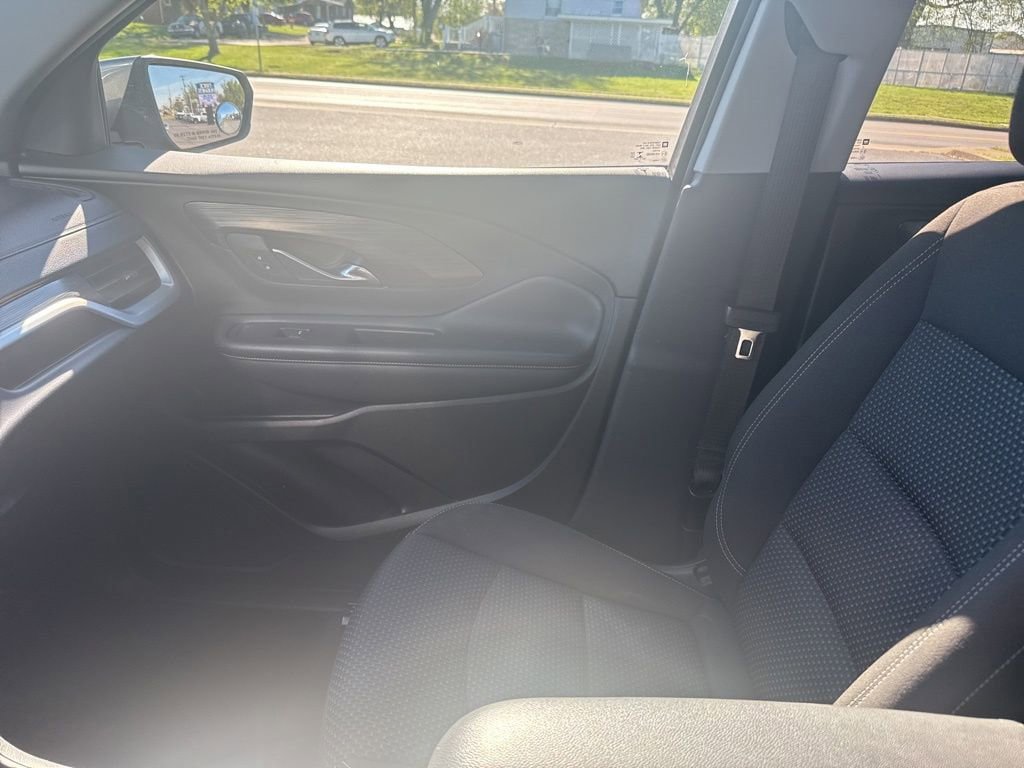 Used 2023 GMC Terrain SLE w/ Driver Convenience Package FWD image 18