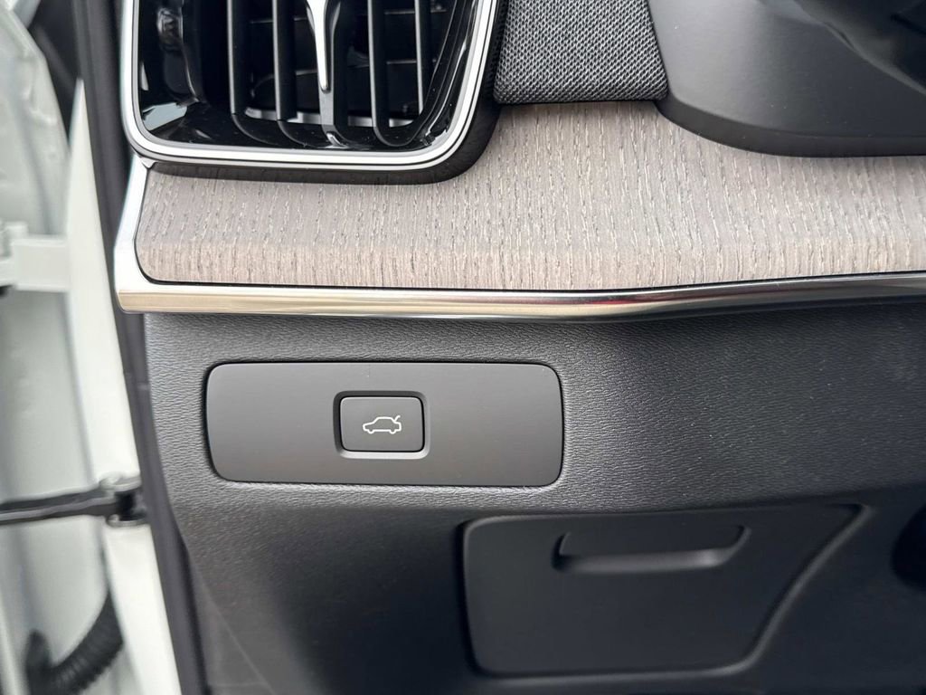 New 2026 Volvo XC90 B6 Ultra w/ Protection Package AWD/4WD image 31