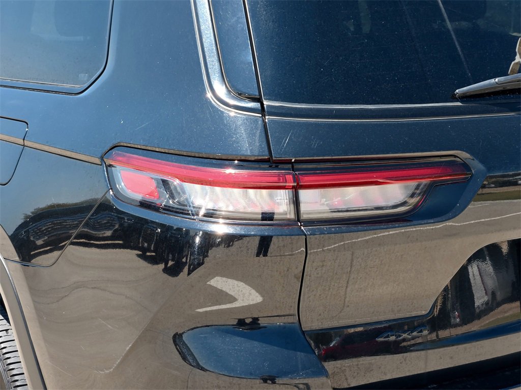 Used 2023 Jeep Grand Cherokee L Laredo image 6