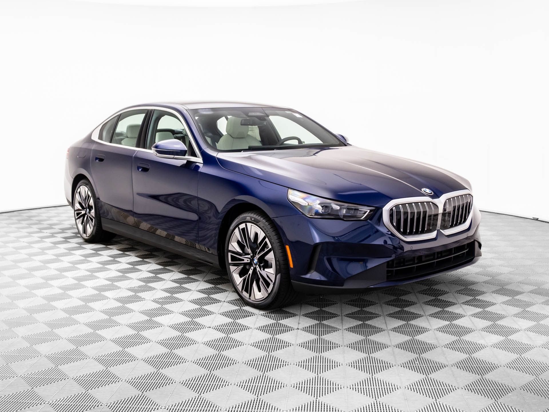 New 2026 BMW 530i xDrive AWD/4WD image 8