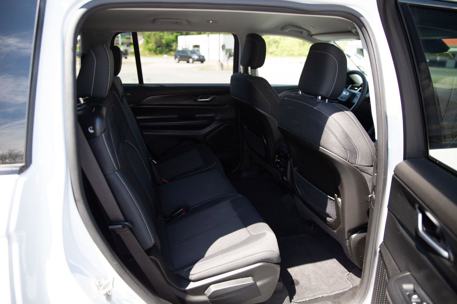 Used 2023 Jeep Grand Cherokee L Laredo AWD/4WD image 23