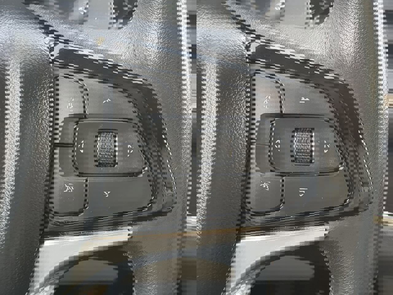 Used 2022 Buick Enclave Essence image 26