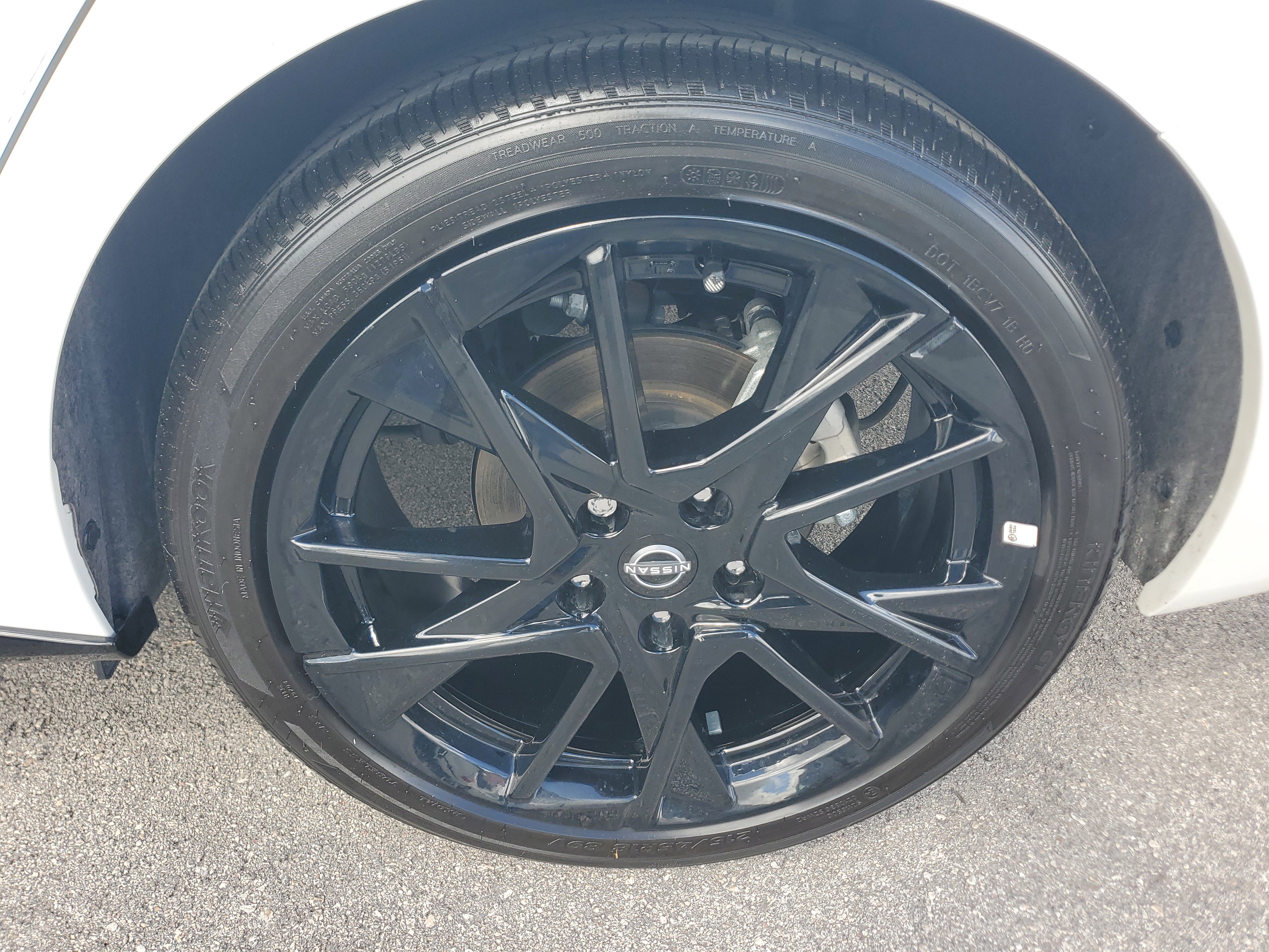 Certified 2025 Nissan Sentra SR w/ Midnight Edition image 9