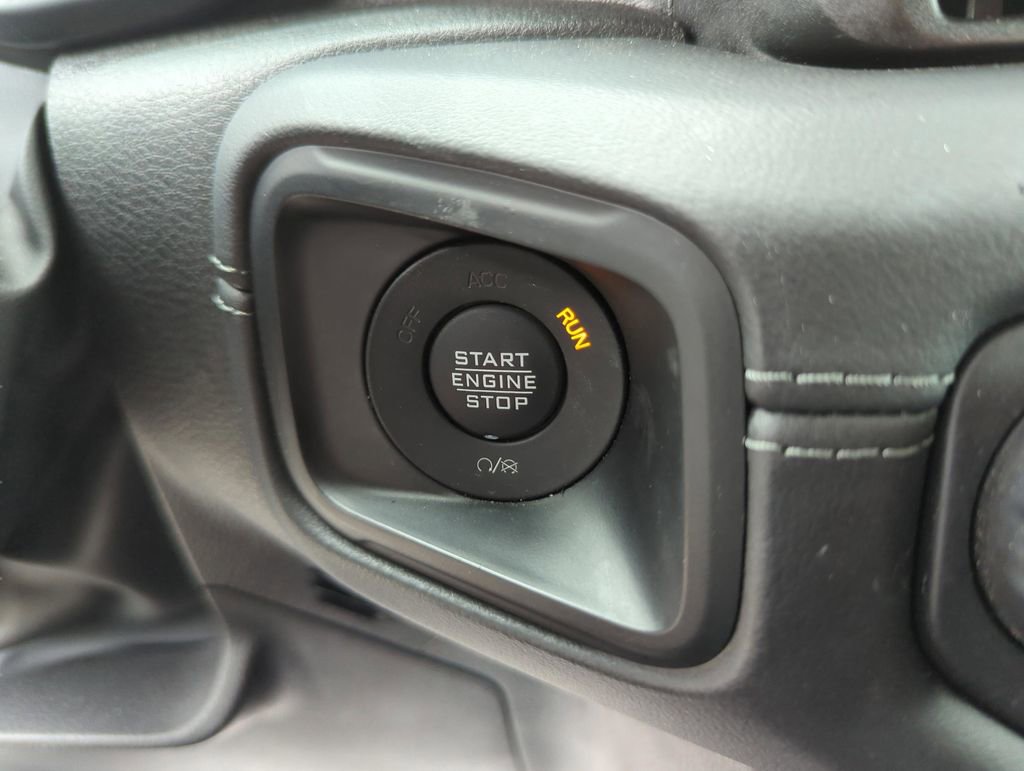 Used 2025 Jeep Wrangler Unlimited Sahara AWD/4WD image 41