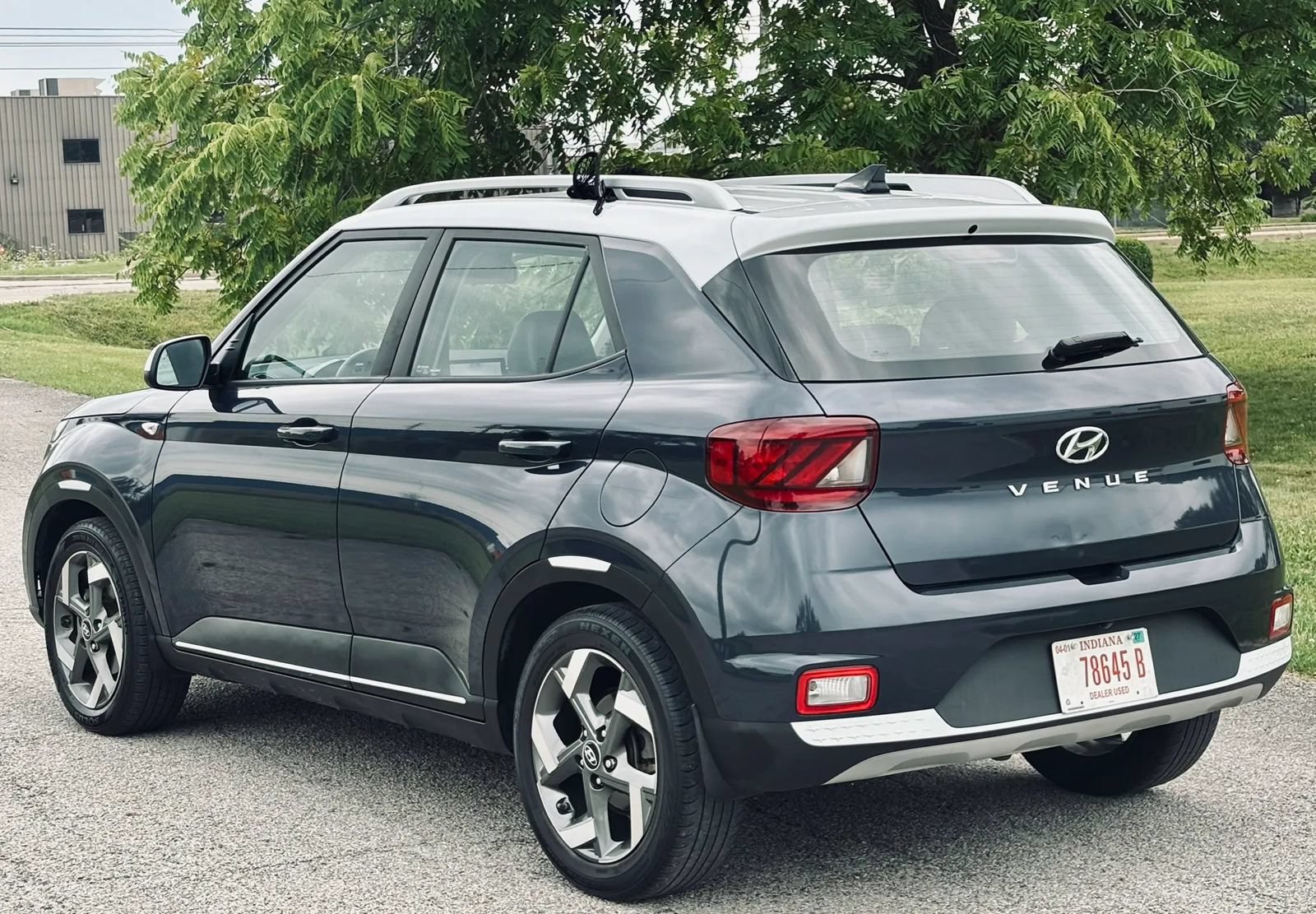 Used 2021 Hyundai Venue FWD image 8