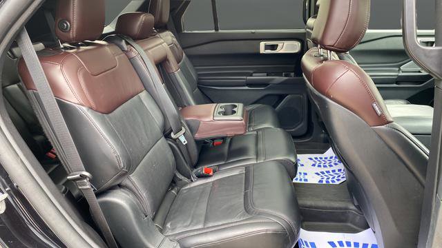 Used 2020 Ford Explorer Platinum w/ Premium Technology Package AWD/4WD image 23