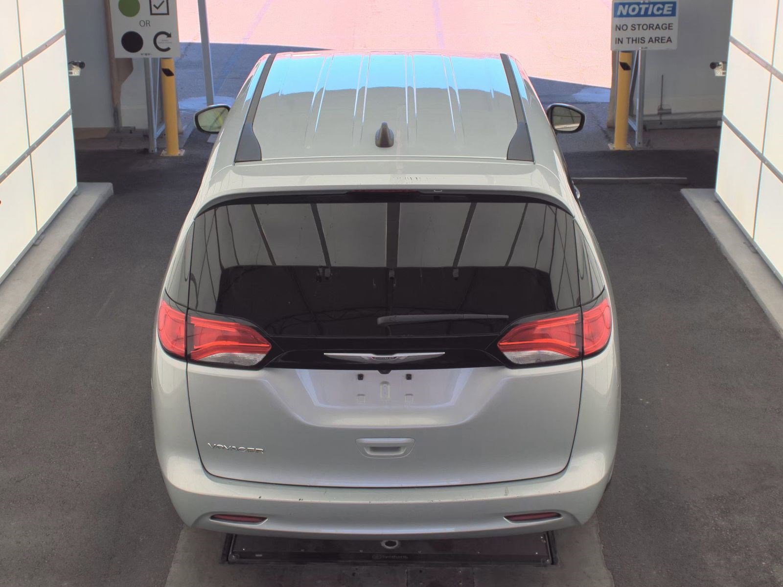Used 2023 Chrysler Voyager LX image 7