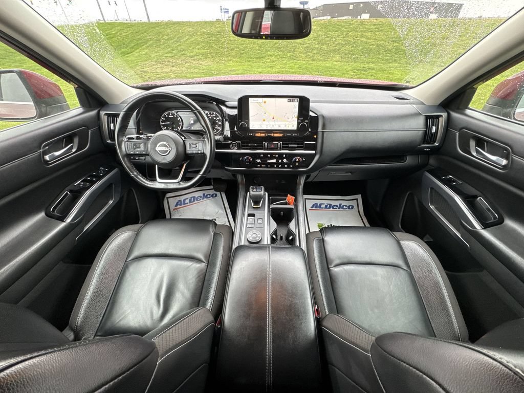 Used 2022 Nissan Pathfinder SL w/ SL Black Package AWD/4WD image 13