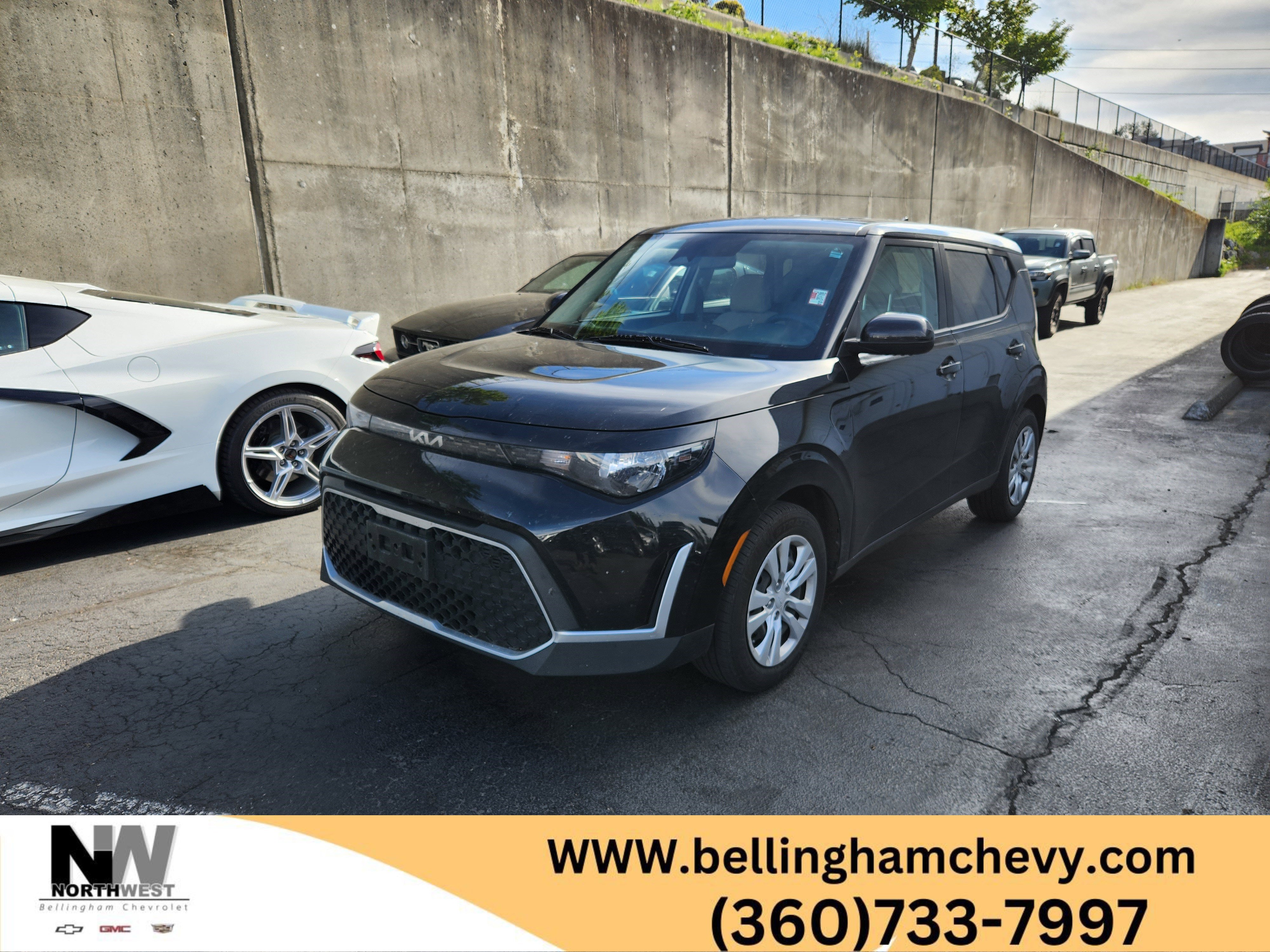 Used 2023 Kia Soul LX FWD image 1