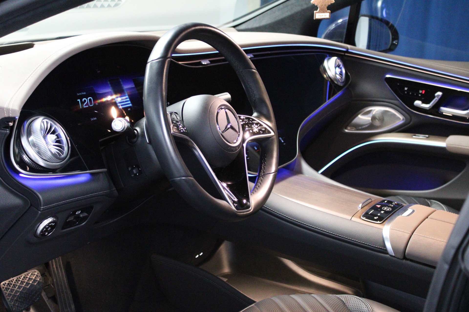 Used 2022 Mercedes-Benz EQS 580 4MATIC Sedan image 17